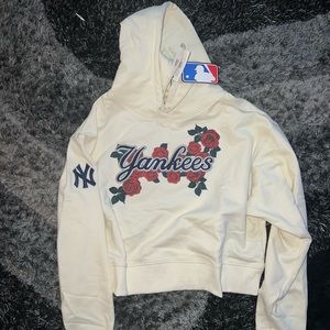 Women’s Floral Crop Yankees Hoodie